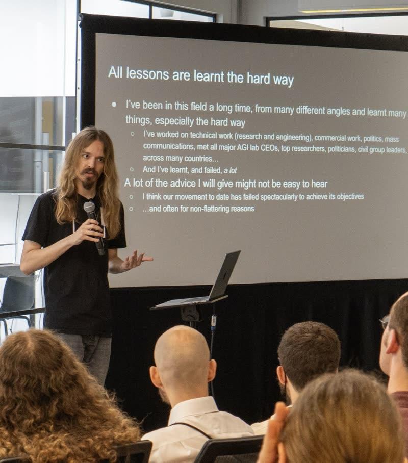 Connor Leahy speaking at PauseCon London